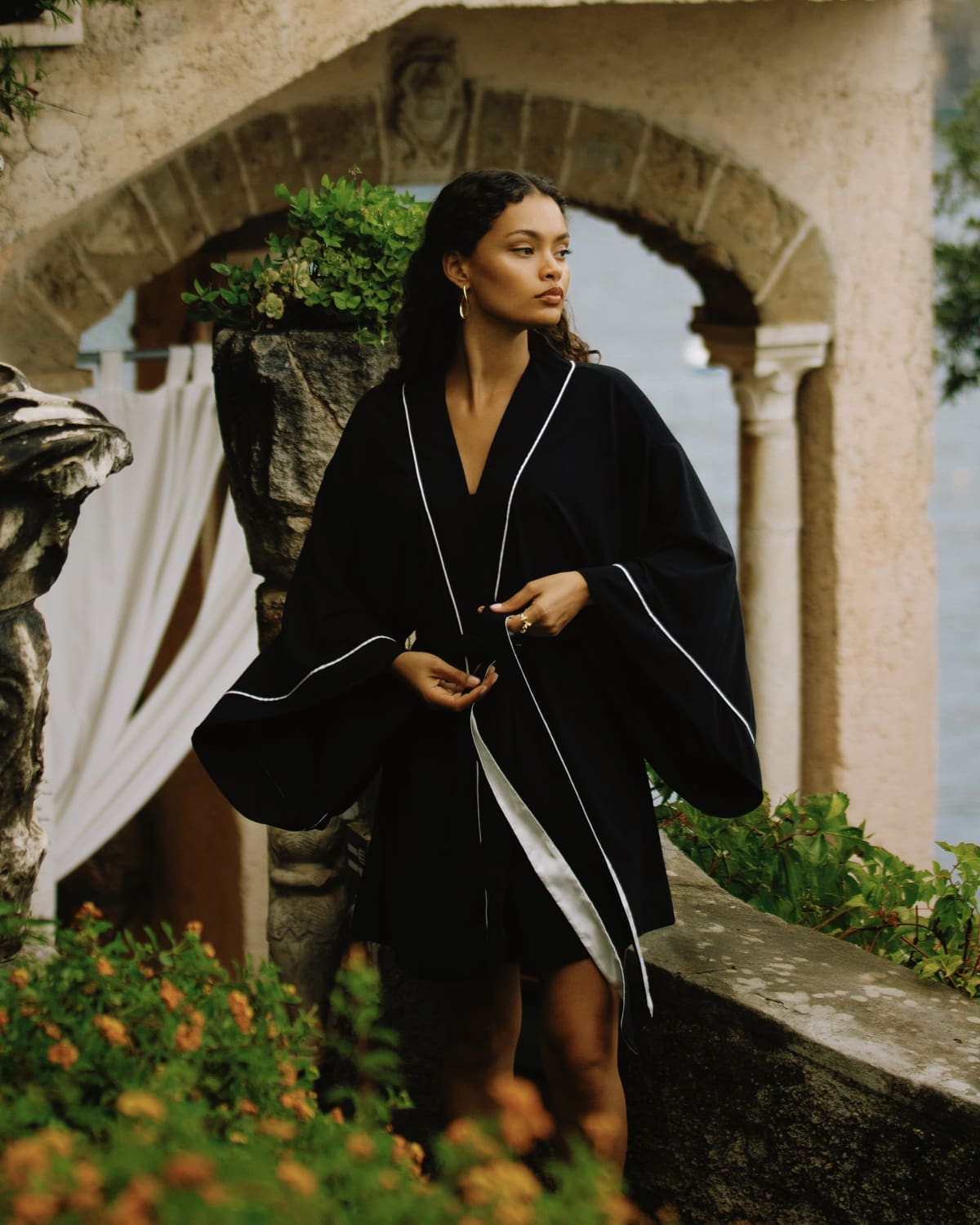 Short Robe - Black/Moon Ivory
